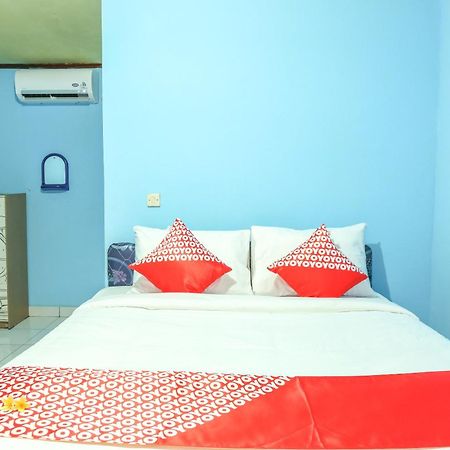 Oyo 1662 Zury Homestay Kuta  Buitenkant foto