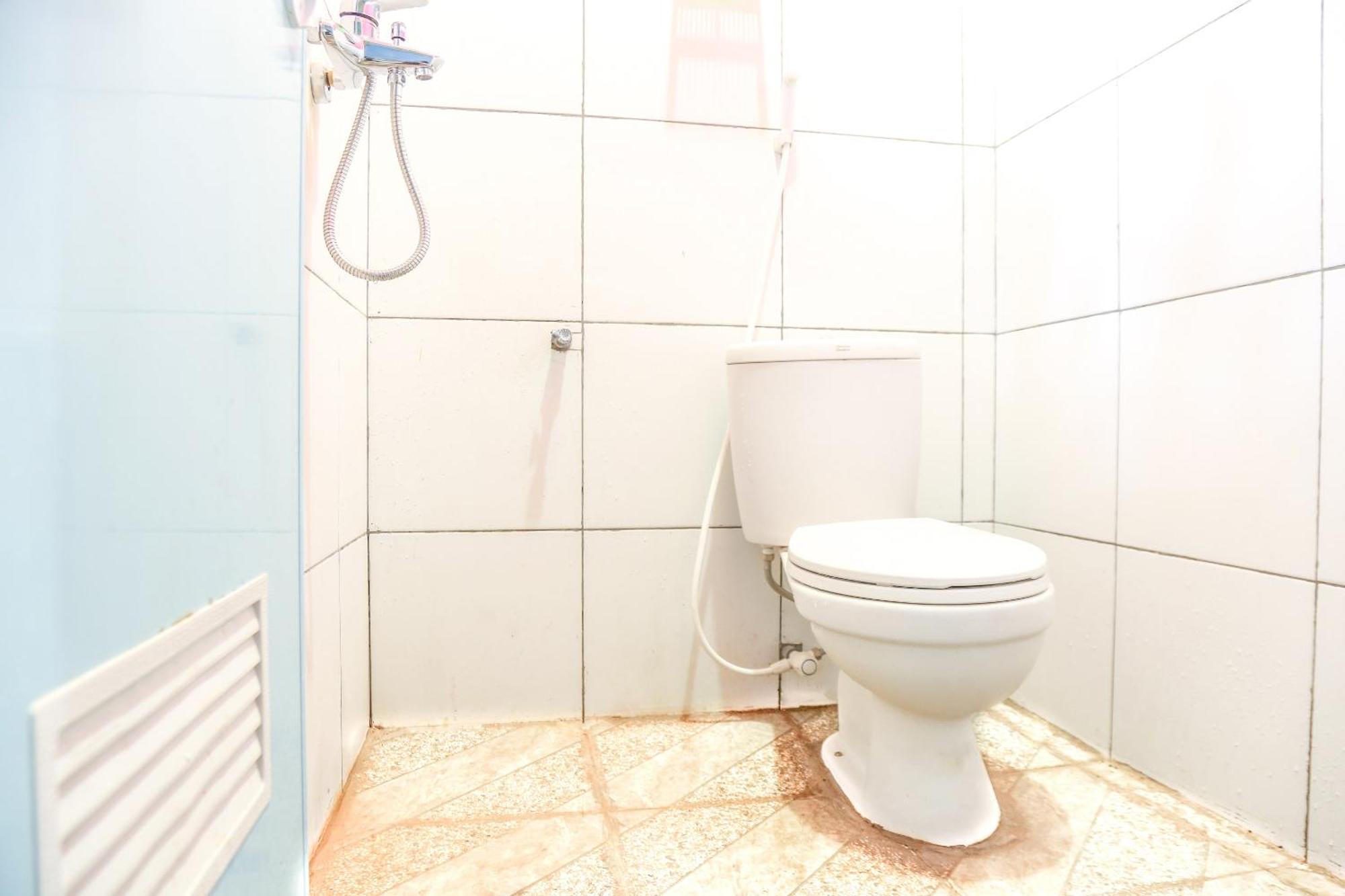 Oyo 1662 Zury Homestay Kuta  Buitenkant foto